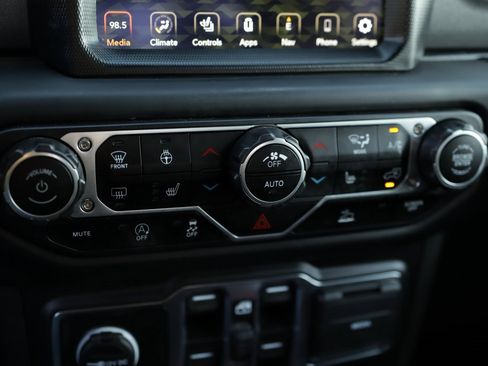 Used 2023 Jeep Gladiator Mojave w/ LED Lighting Group image 18