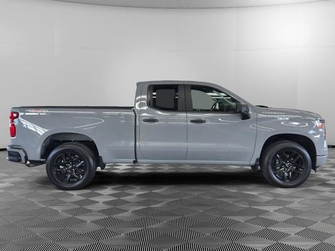 Used 2025 Chevrolet Silverado 1500 Custom image 4
