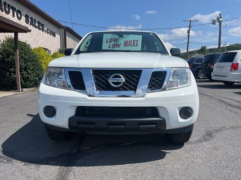 Used 2013 Nissan Frontier SV AWD/4WD image 3