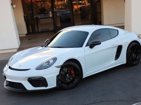 Used 2018 Porsche 718 Cayman image 4