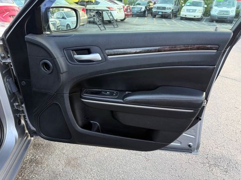 Used 2011 Chrysler 300 RWD image 17
