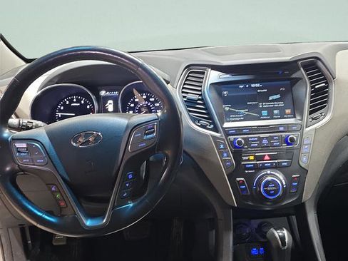 Used 2017 Hyundai Santa Fe SE w/ Cargo Package image 18