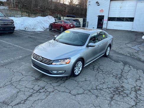Used 2012 Volkswagen Passat 2.5 SEL Premium image 2