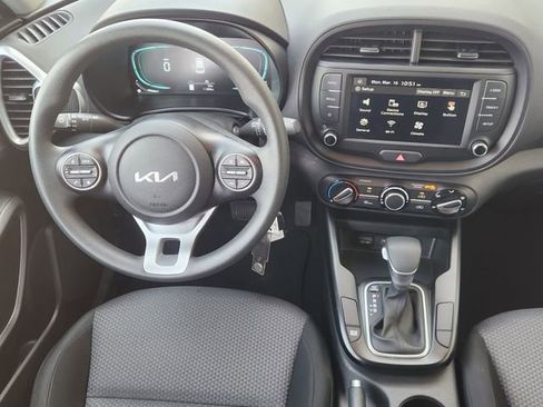 Used 2025 Kia Soul LX FWD image 26