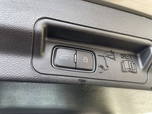 Used 2020 Ford Explorer XLT w/ Equipment Group 202A image 10