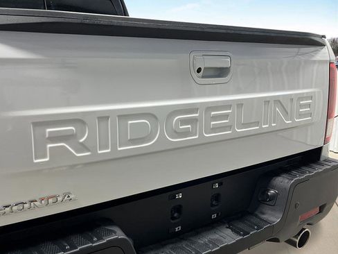 New 2026 Honda Ridgeline Black Edition image 9