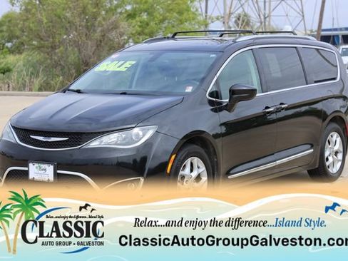 Used 2019 Chrysler Pacifica Touring-L Plus FWD image 3