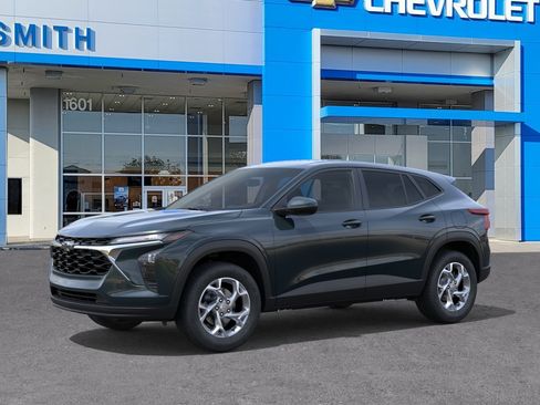 New 2026 Chevrolet Trax LS w/ LS Convenience Package FWD image 2