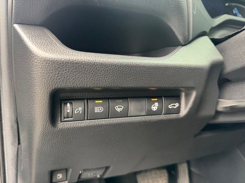 Used 2022 Toyota RAV4 SE image 21