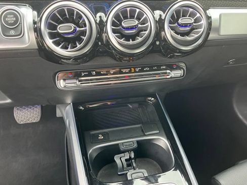 Used 2025 Mercedes-Benz GLB 250 4MATIC image 22