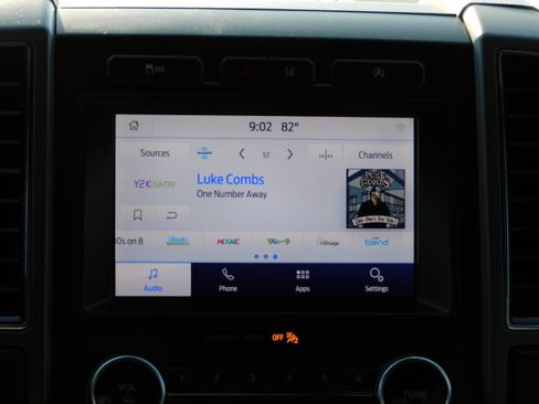 Used 2021 Ford Expedition XLT image 14