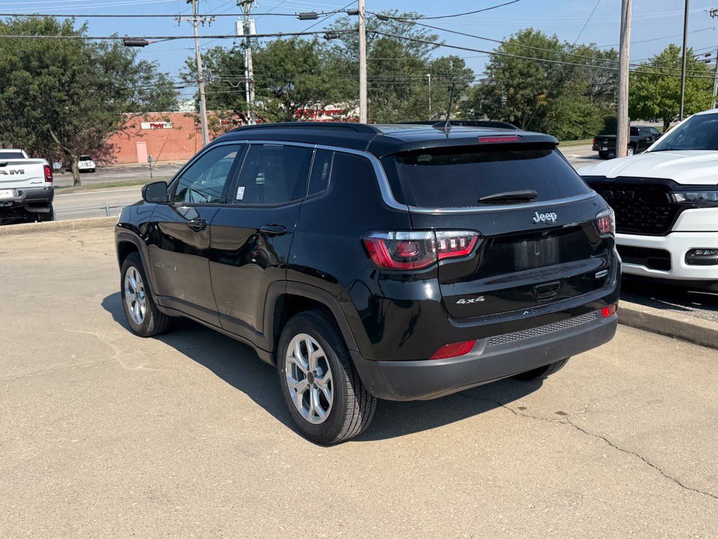 Used 2025 Jeep Compass Latitude w/ Sun & Sound Group AWD/4WD image 8