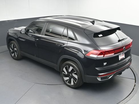 Used 2024 Volkswagen Atlas Cross Sport SE image 35