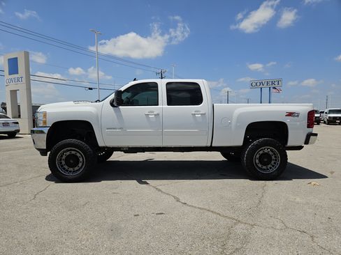Used 2014 Chevrolet Silverado 2500 LTZ w/ LTZ Plus Package AWD/4WD image 4