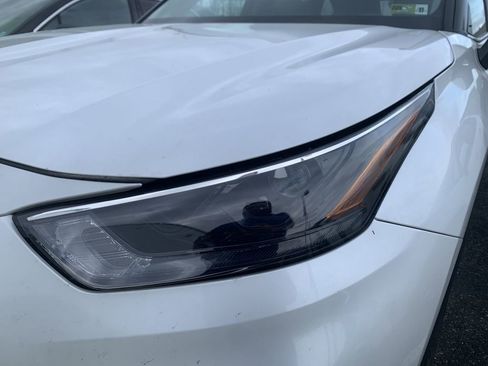 Used 2023 Toyota Highlander XLE AWD/4WD image 8