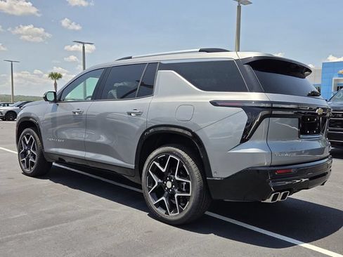 Certified 2025 Chevrolet Traverse High Country FWD image 5