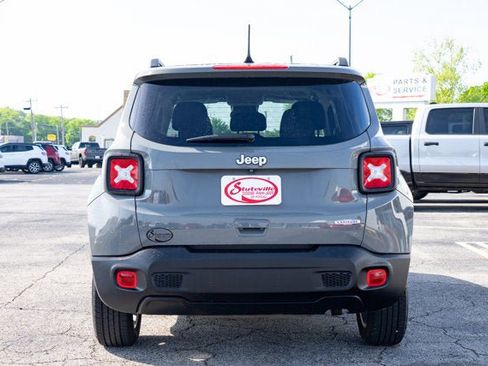 Used 2020 Jeep Renegade Latitude w/ UConnect 8.4 Nav Group image 4