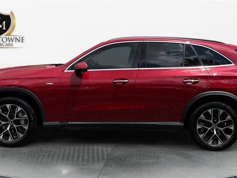 Used 2025 Mercedes-Benz GLC 350e 4MATIC image 2