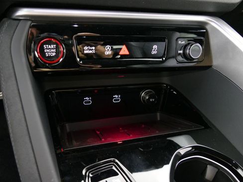 Used 2025 Audi Q5 2.0T Premium Plus w/ Premium Plus Package AWD/4WD image 11
