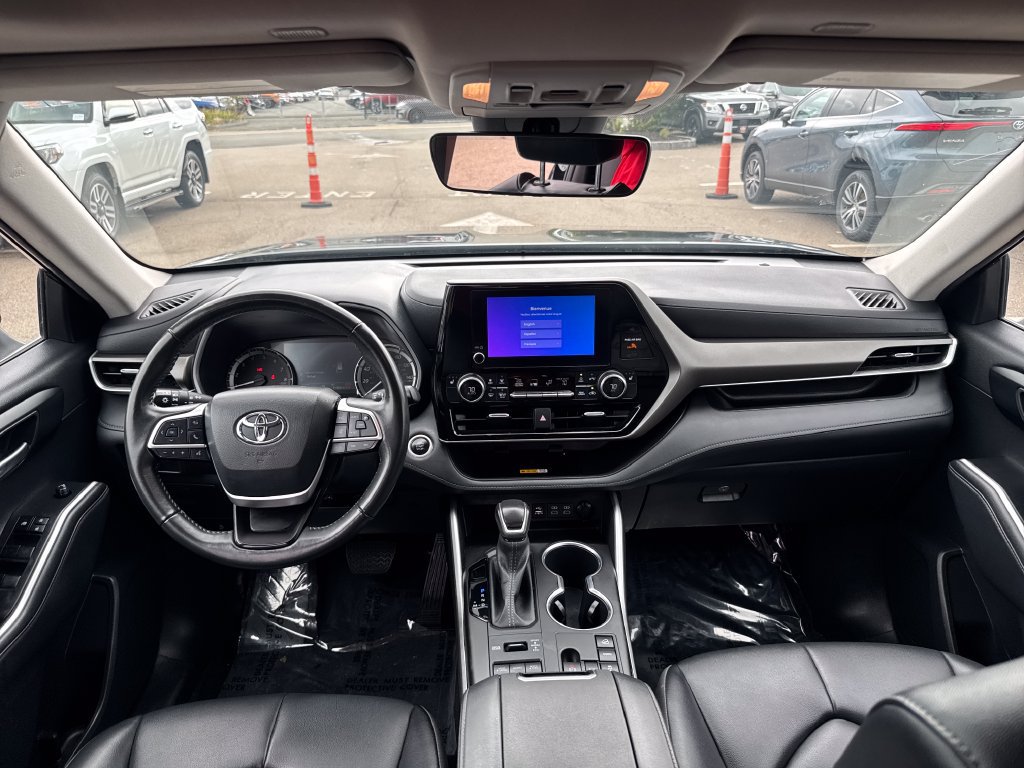 Used 2024 Toyota Highlander XLE AWD/4WD image 12