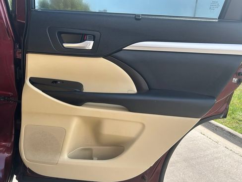 Used 2015 Toyota Highlander XLE AWD/4WD image 27