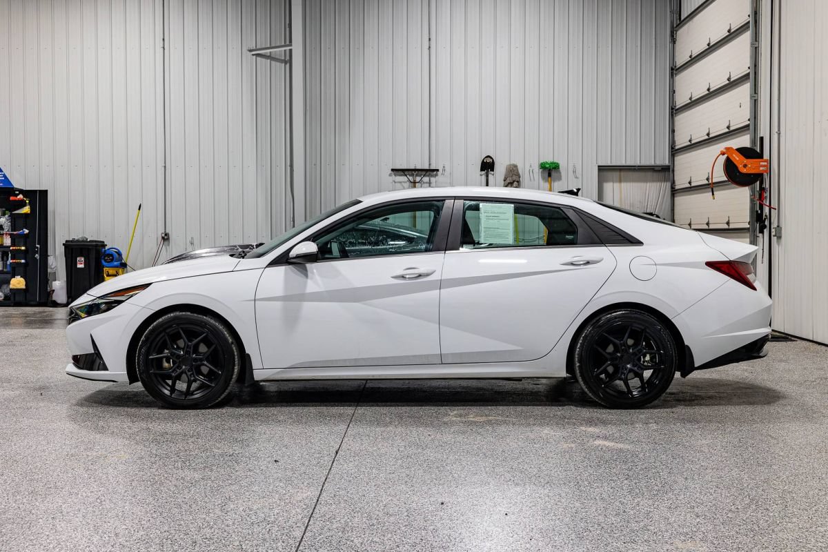 Used 2023 Hyundai Elantra Limited FWD image 6