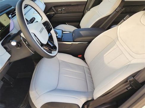 New 2025 Land Rover Range Rover Sport Dynamic SE image 9