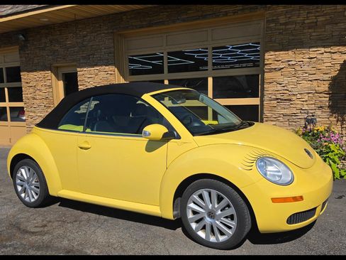 Used 2008 Volkswagen Beetle SE FWD image 1