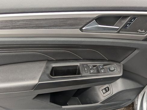 Used 2021 Volkswagen Atlas SEL Premium image 12