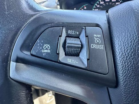 Used 2022 Chevrolet Trax LT w/ LT Convenience Package AWD/4WD image 17
