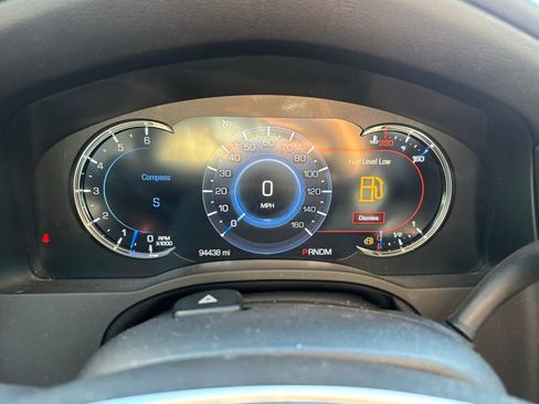 Used 2016 Cadillac Escalade Luxury image 17