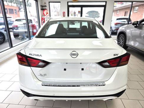 Used 2023 Nissan Altima 2.5 SV w/ SV Premium Package image 9