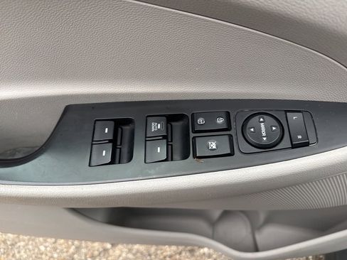 Used 2021 Hyundai Tucson SE w/ Cargo Package image 9