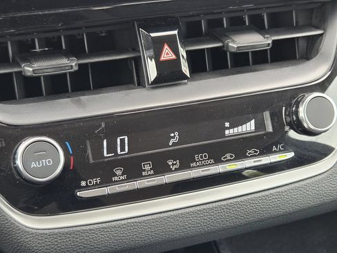 Used 2025 Toyota Corolla LE FWD image 19