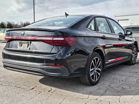 Used 2025 Volkswagen Jetta SE image 6