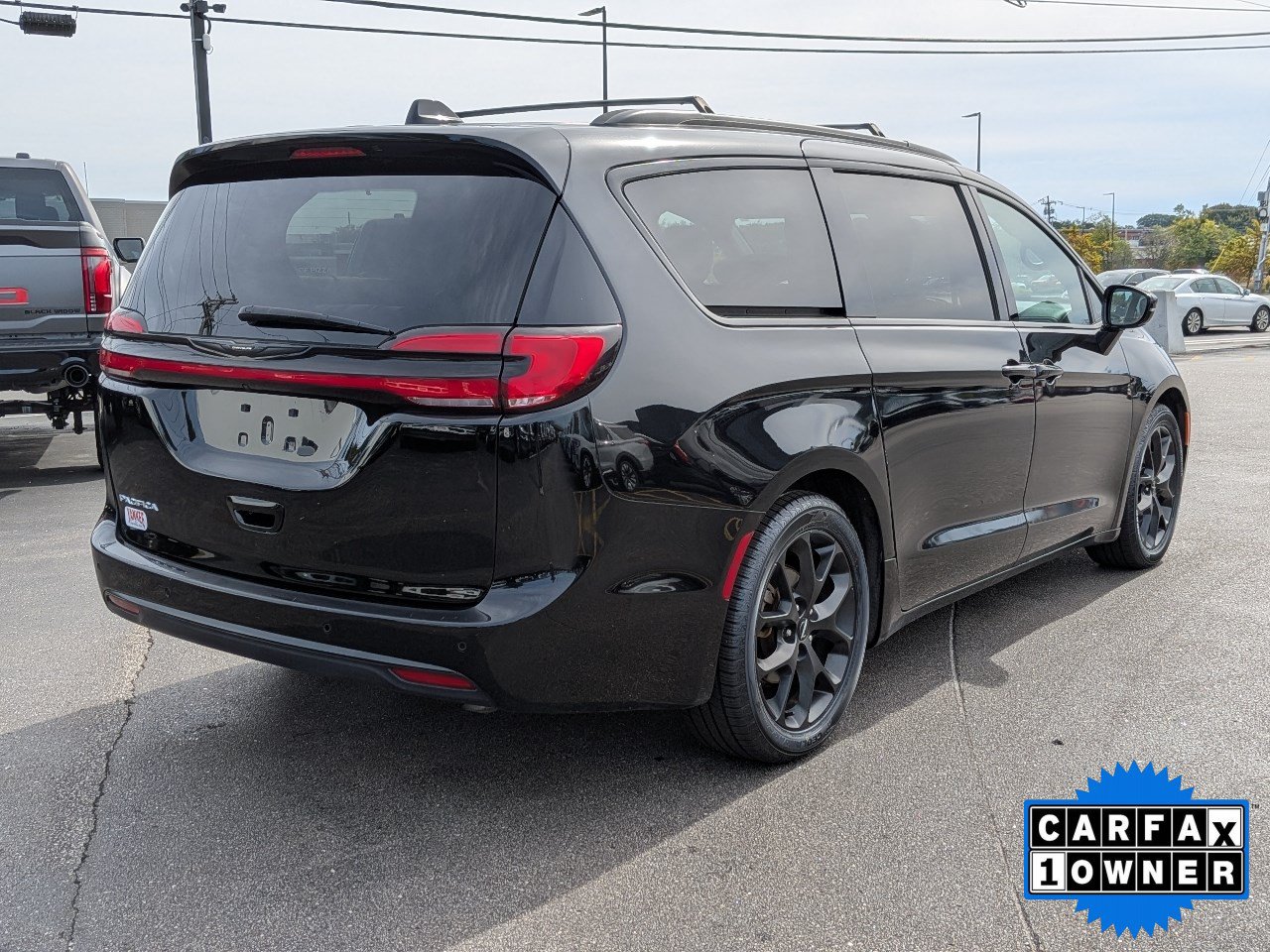 Used 2025 Chrysler Pacifica Limited FWD image 4