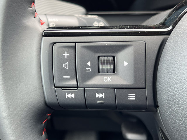 Used 2026 Nissan Kicks SR w/ Cold Weather Package FWD image 15