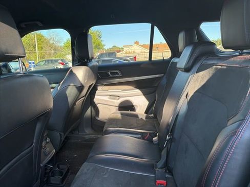 Used 2018 Ford Explorer XLT w/ Equipment Group 202A image 11