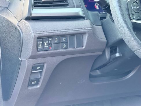 Used 2018 Honda Odyssey EX image 31