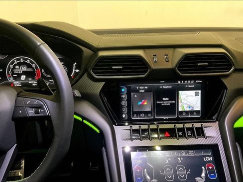 Used 2024 Lamborghini Urus S AWD/4WD image 11