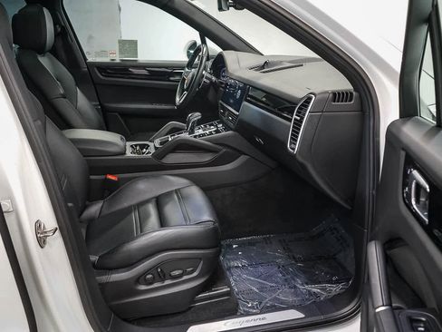Certified 2022 Porsche Cayenne AWD/4WD image 17