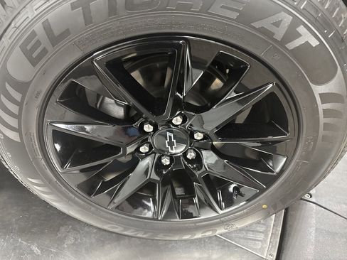 Used 2022 Chevrolet Tahoe Z71 w/ Off-Road Capability Package image 14