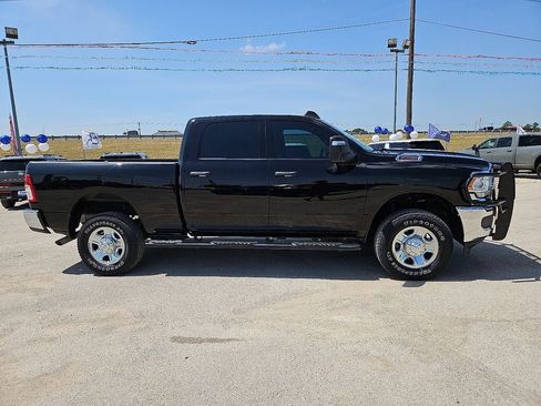 Used 2024 RAM 2500 Tradesman w/ Chrome Appearance Group AWD/4WD image 9