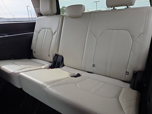 Used 2020 Ford Expedition Platinum image 10