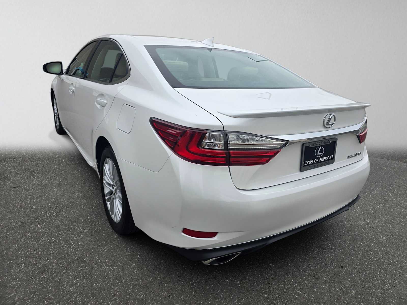 Used 2017 Lexus ES 350 w/ Accessory Package FWD image 5