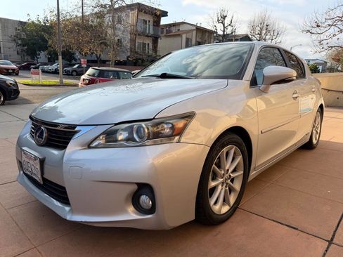 Used 2012 Lexus CT 200h Premium w/ Premium Audio Pkg image 2