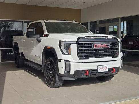 Used 2024 GMC Sierra 2500 AT4 w/ AT4 Preferred Package image 3