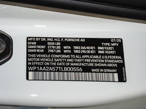 Certified 2026 Porsche Macan AWD/4WD image 30