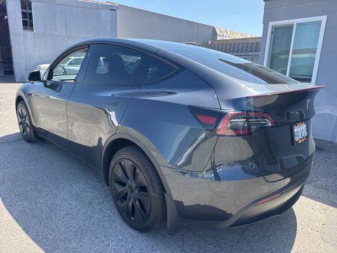 Used 2025 Tesla Model Y Long Range RWD image 7