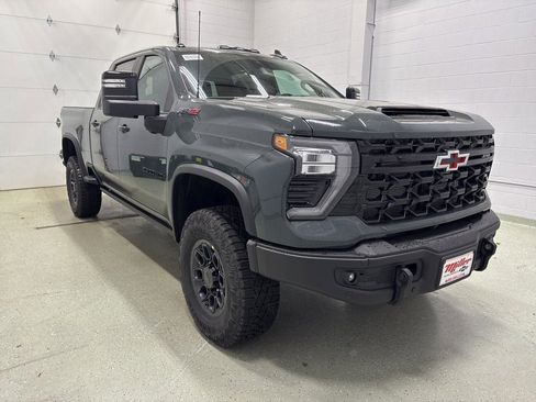 New 2026 Chevrolet Silverado 2500 ZR2 image 2